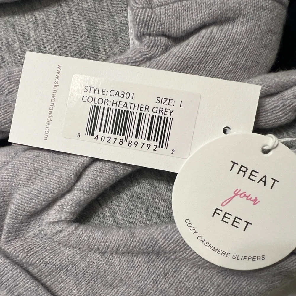 New with tags Skin Workdwide 100% Cashmere ballet slippers. Size Large  (8-9) - Picture 3 of 4